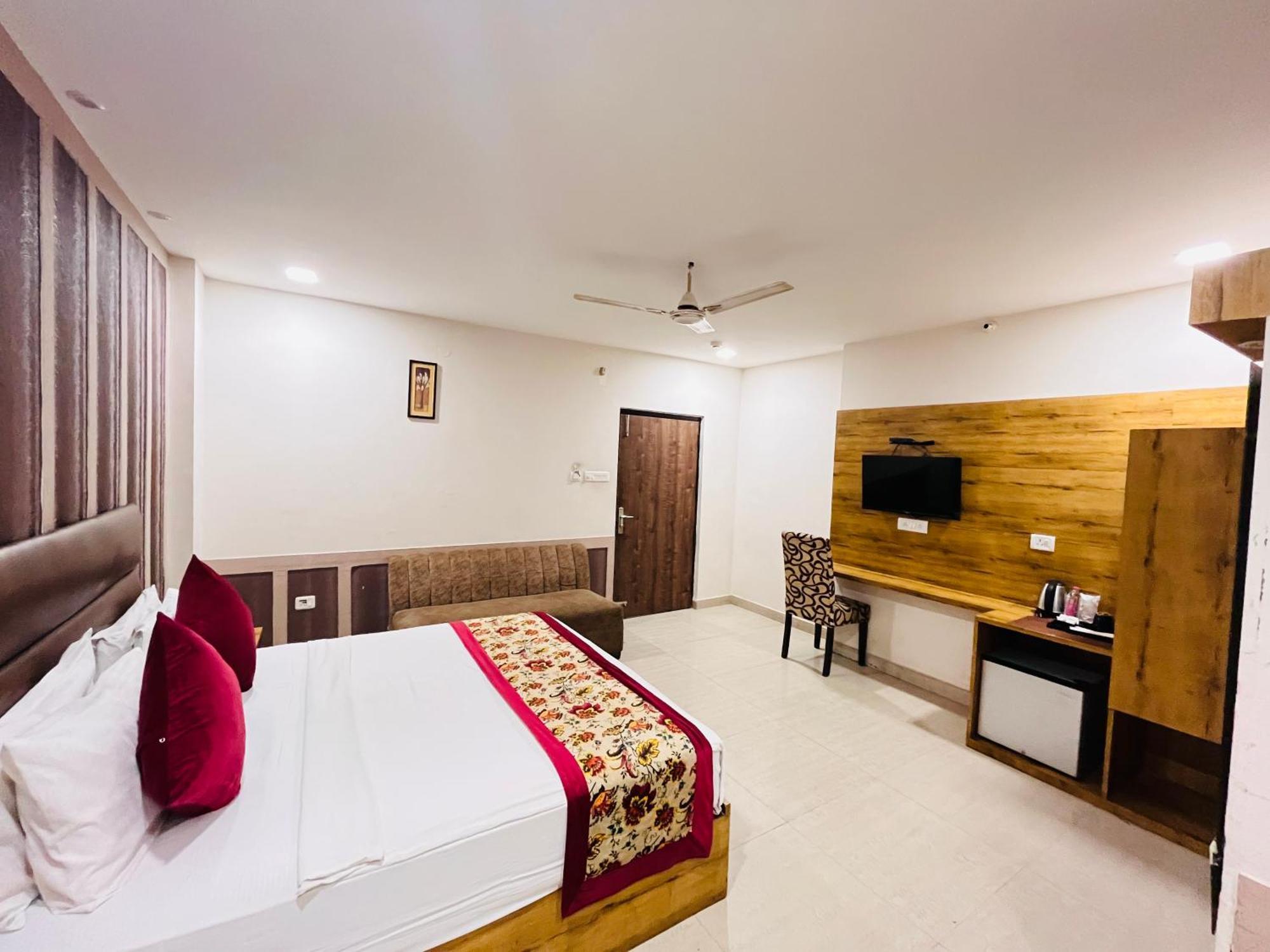 Crown Hotel Agra Near Taj Mahal 外观 照片