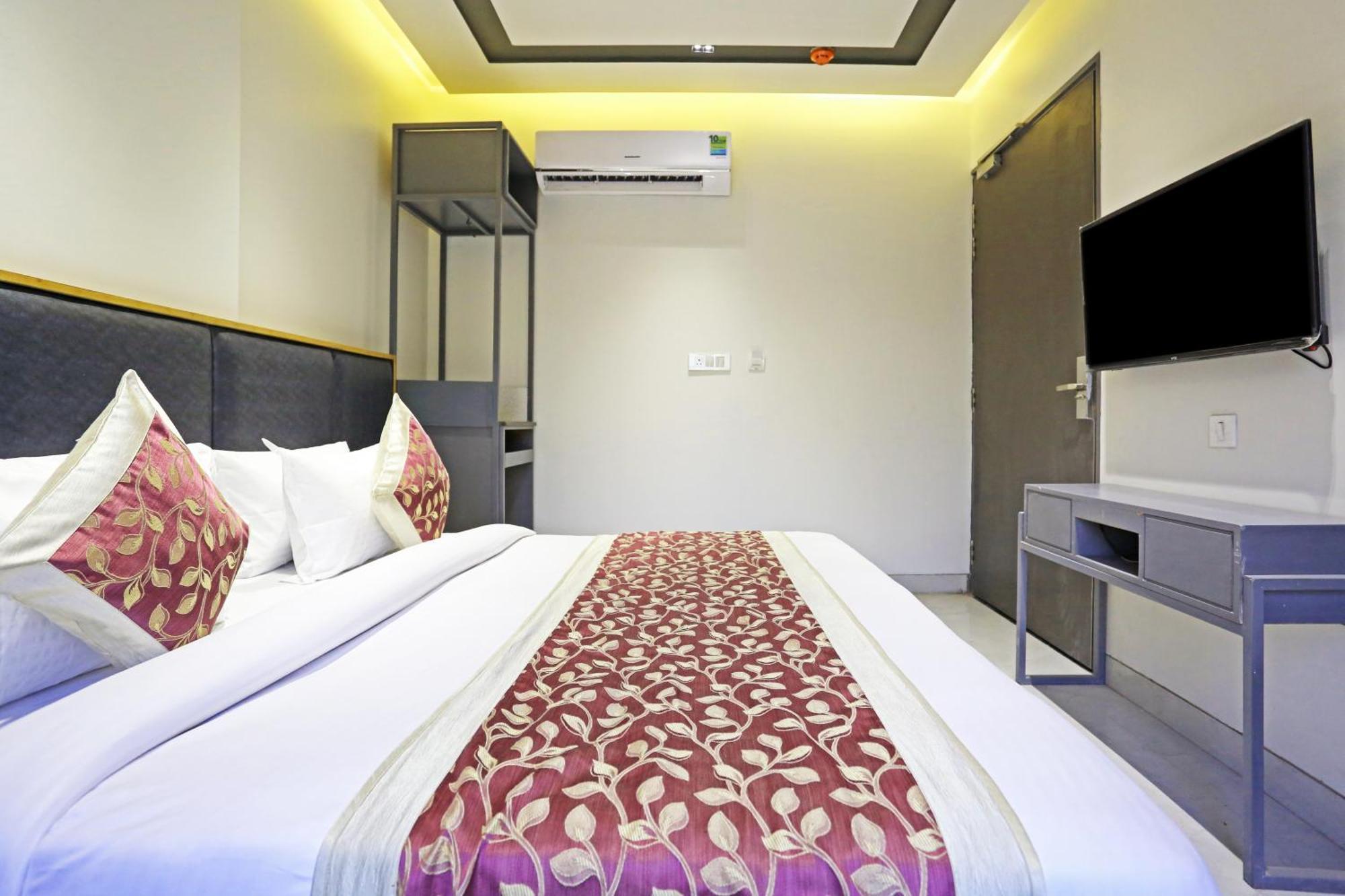 Crown Hotel Agra Near Taj Mahal 外观 照片