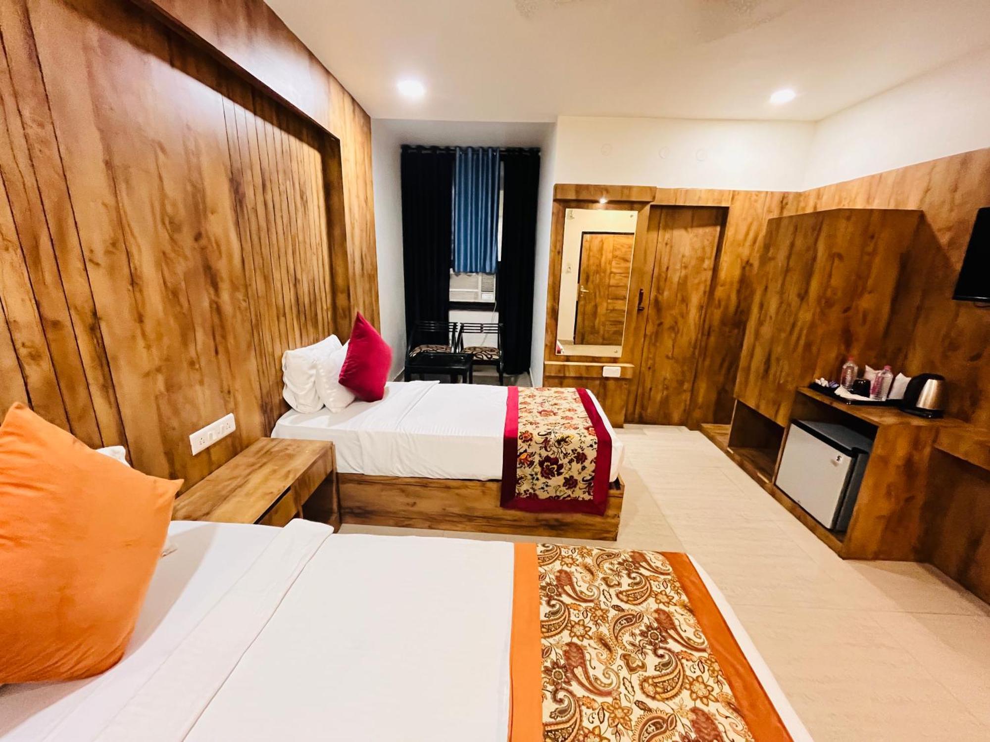 Crown Hotel Agra Near Taj Mahal 外观 照片