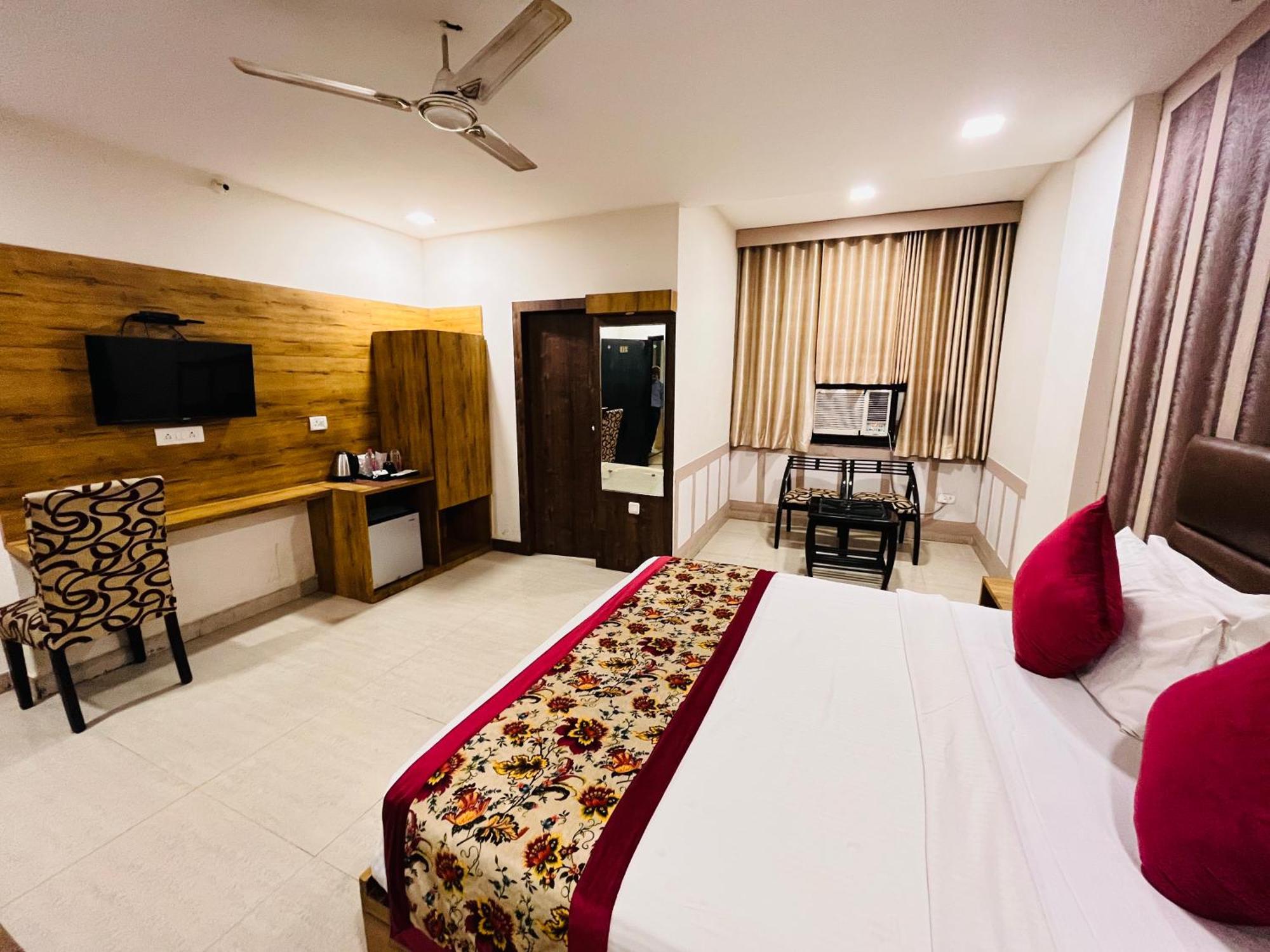 Crown Hotel Agra Near Taj Mahal 外观 照片