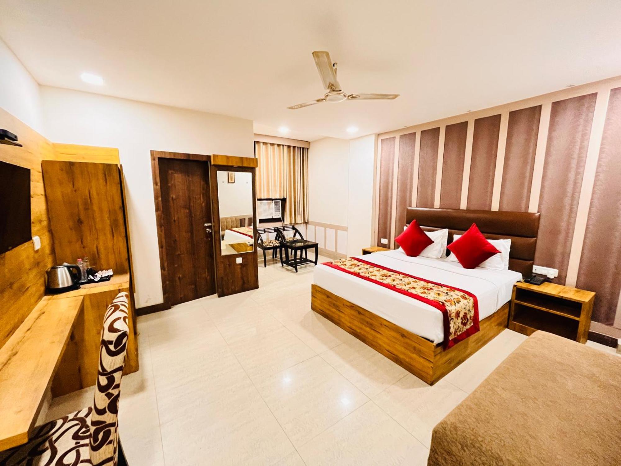 Crown Hotel Agra Near Taj Mahal 外观 照片