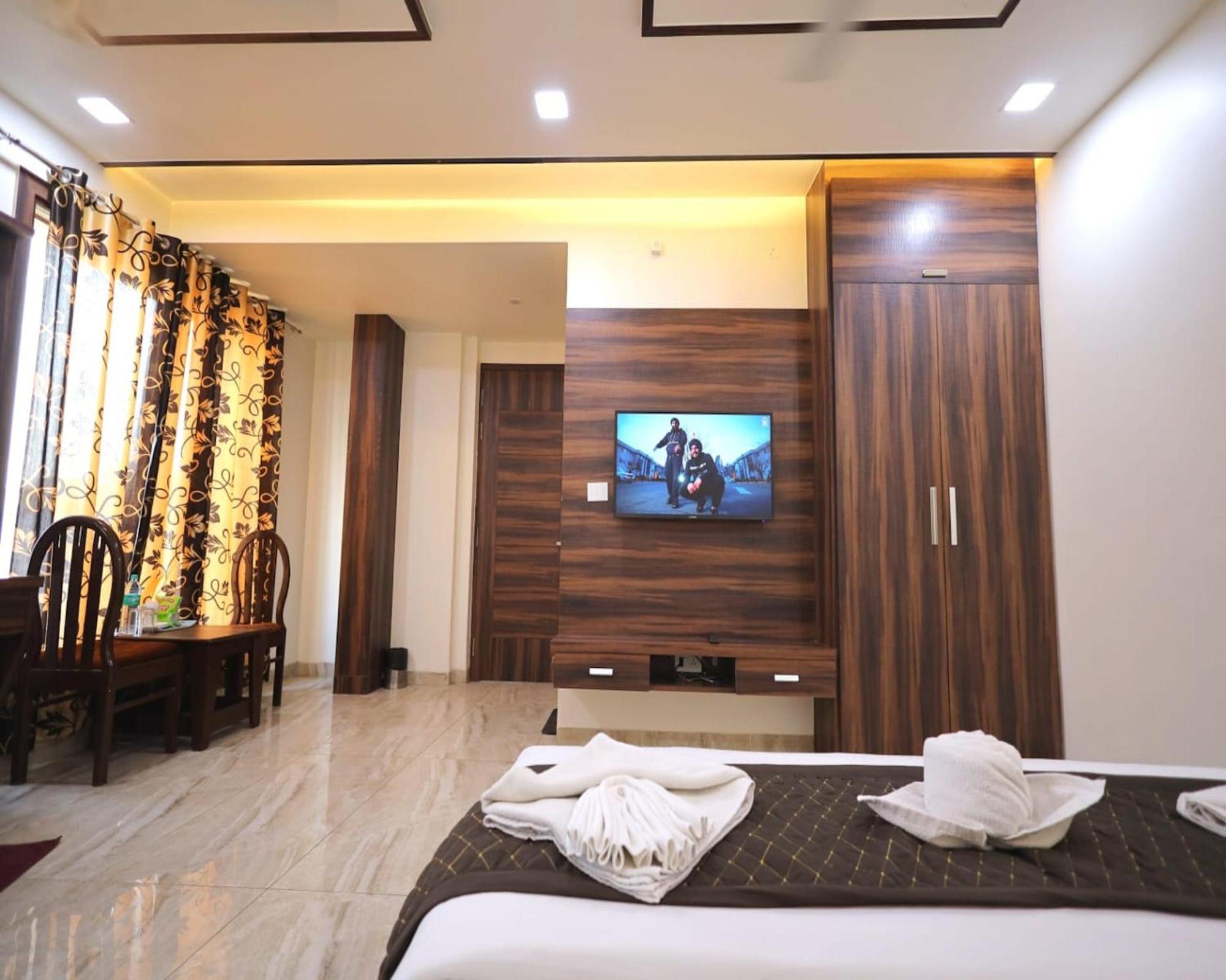 Crown Hotel Agra Near Taj Mahal 外观 照片