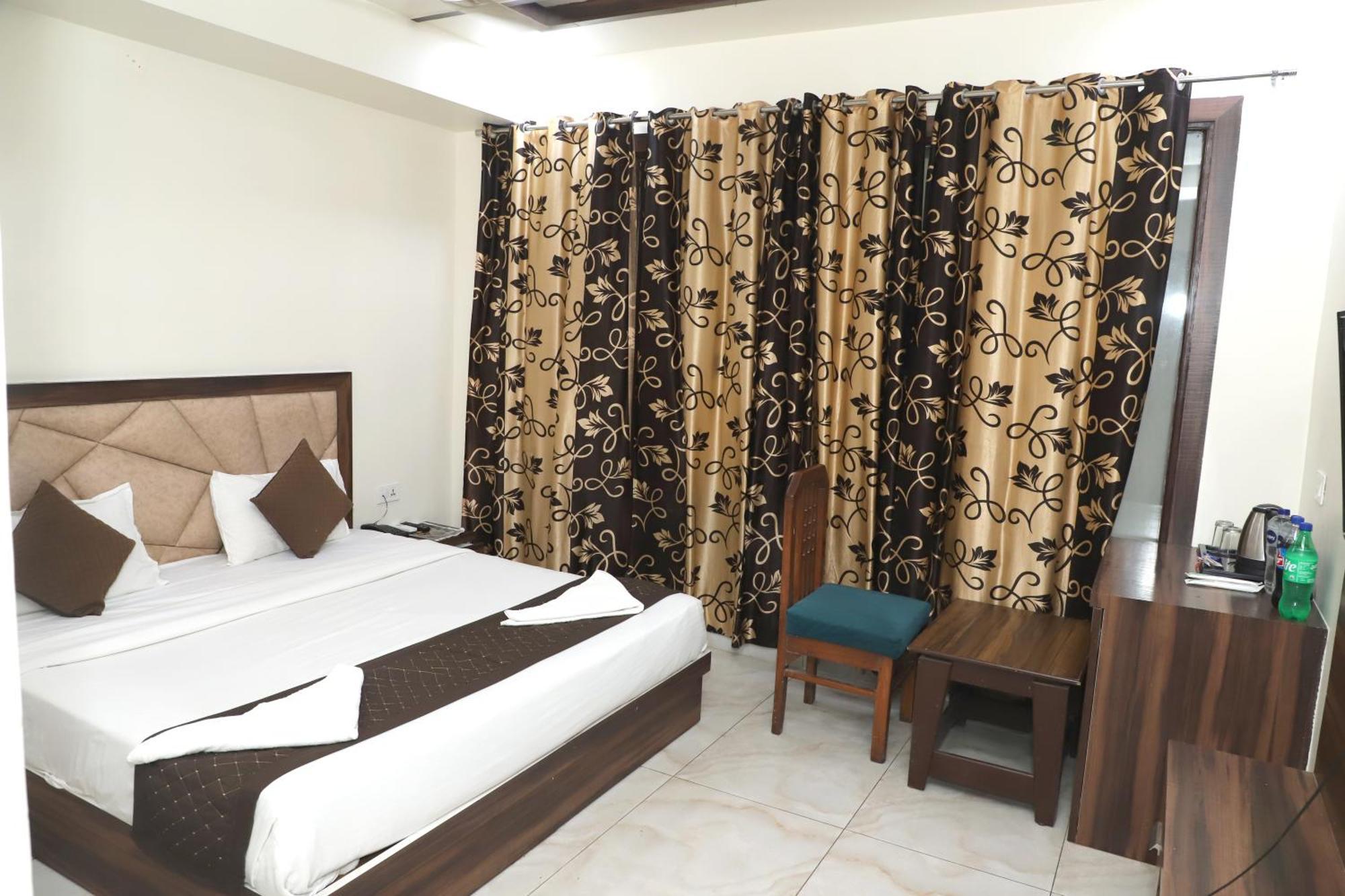 Crown Hotel Agra Near Taj Mahal 外观 照片