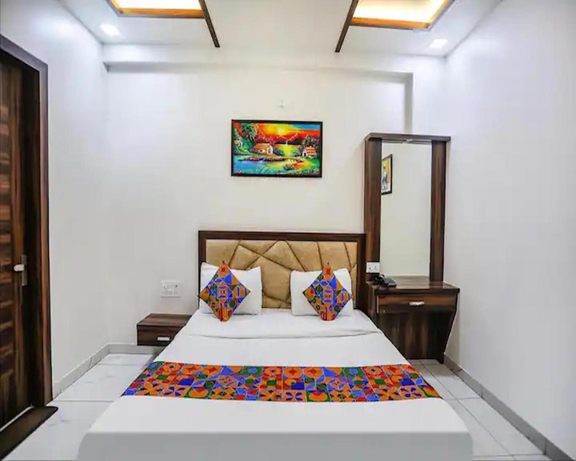 Crown Hotel Agra Near Taj Mahal 外观 照片