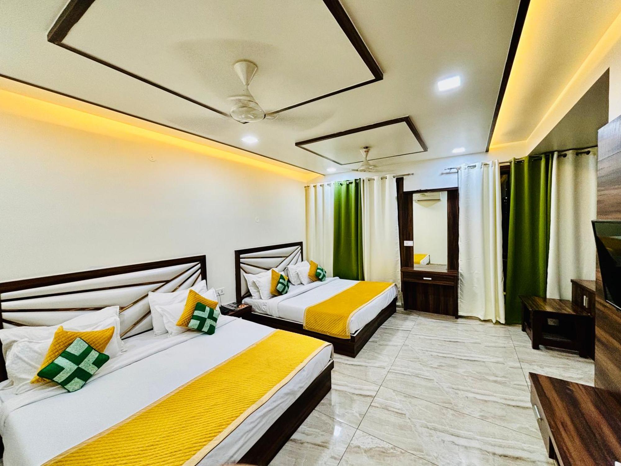 Crown Hotel Agra Near Taj Mahal 外观 照片