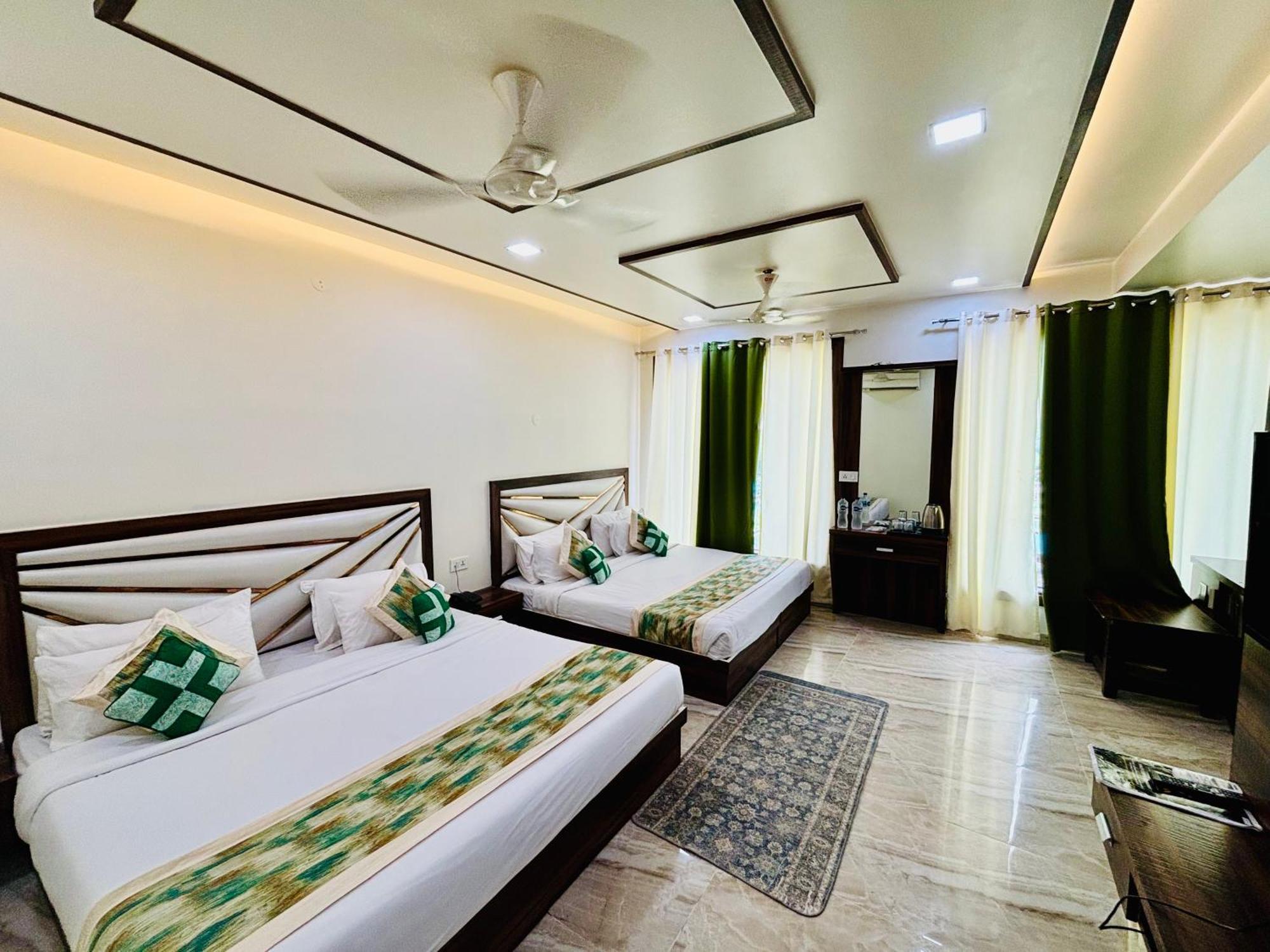 Crown Hotel Agra Near Taj Mahal 外观 照片